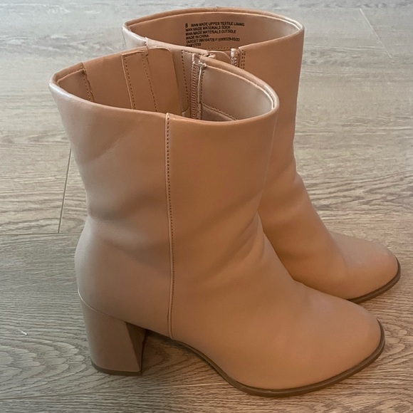 👢 Women's Janelle Dress Boots in Tan 👢 - Picture 2 of 4